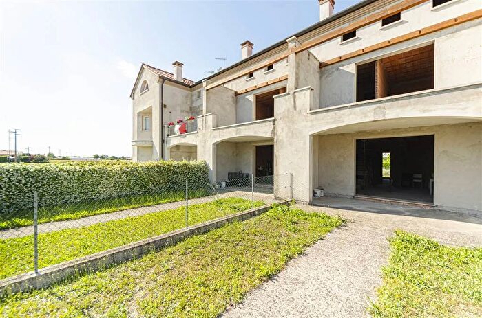Casa con 5 locali in vendita in Via Alfieri Santa Maria di Sala, Santa Maria Di Sala