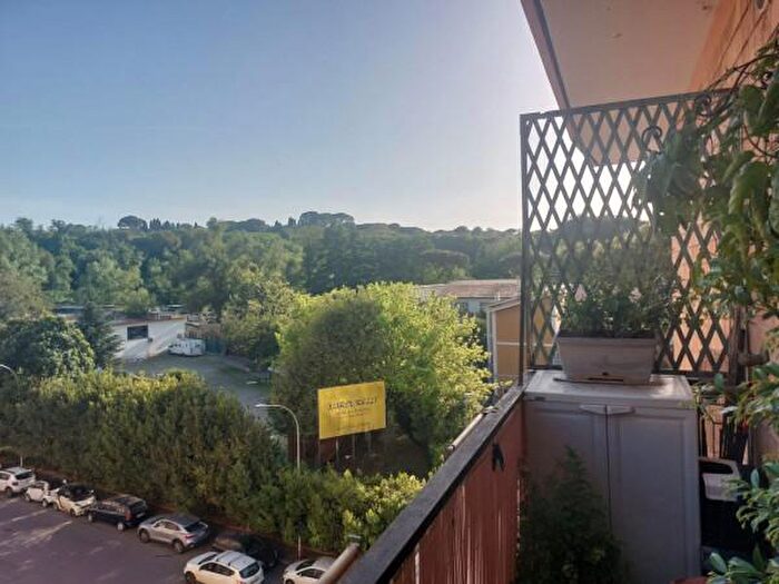 Appartamento trilocale in vendita in Via della Cava Aurelia, Roma