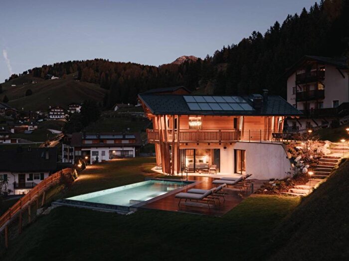 Casa con 6 locali in affitto in Strada Daunëi, Daunei, Selva di Val Gardena