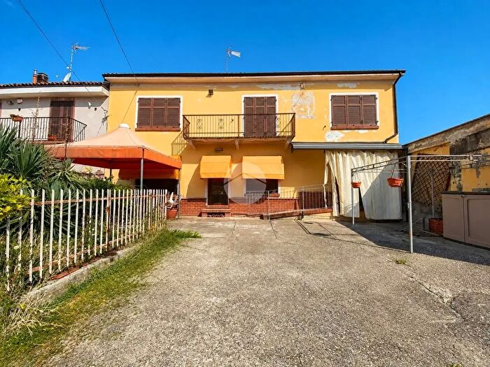 Casa con 7 locali in vendita in Via Depretis, Calliano Monferrato