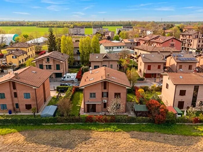 Casa con 7 locali in vendita in Via Rivani, Sala Bolognese