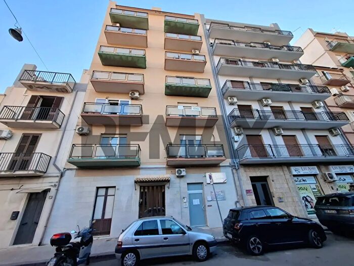 Appartamento con 6 locali in vendita in Via XIV Ottobre, Augusta