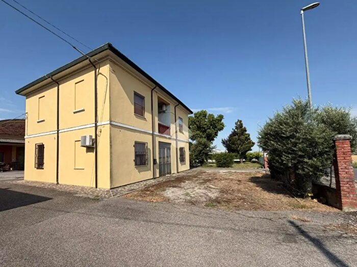 Casa con 5 locali in vendita in Via Mensa, Lugo