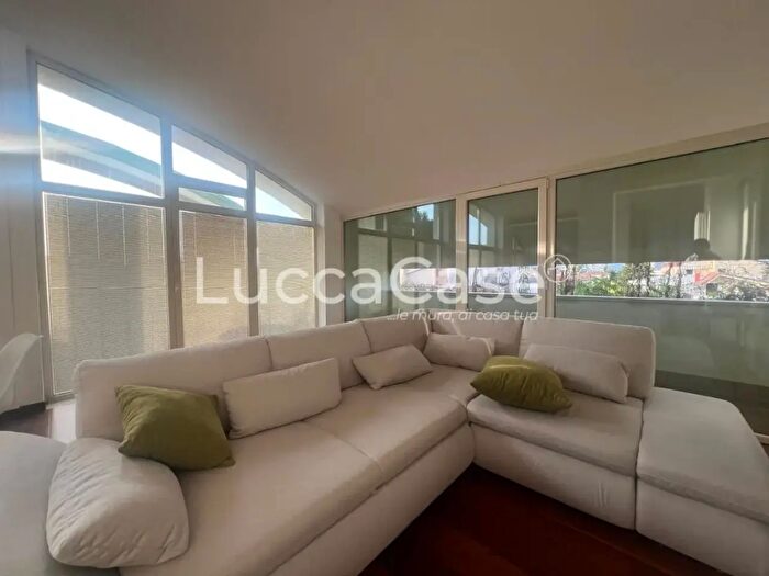 Appartamento con 5 locali in vendita in Giovanni Sercambi, Lucca