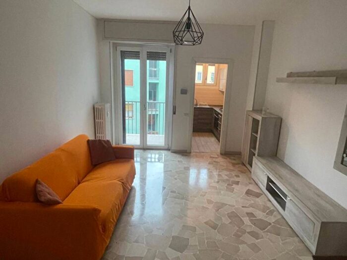 Appartamento bilocale in affitto in Via Gabriele Camozzi, Baggio, Milano
