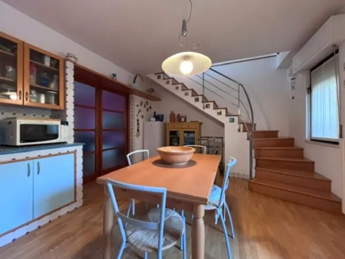 Appartamento con 6 locali in vendita in Via Famiglia Carota, Pescara