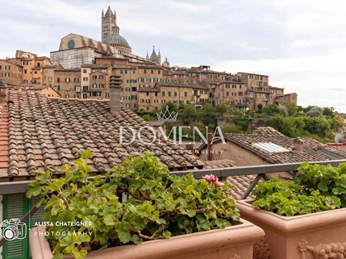 Appartamento con 7 locali in vendita in Siena
