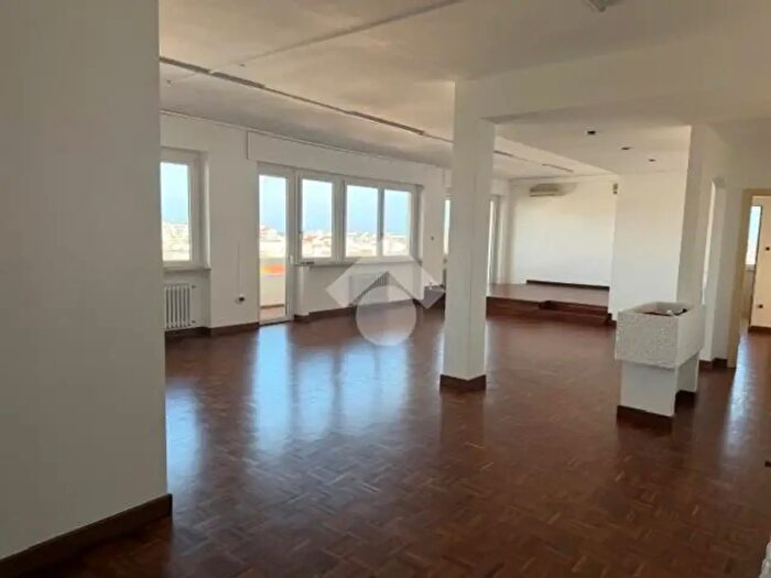 Appartamento con 6 locali in affitto in Via Venezia, Pescara