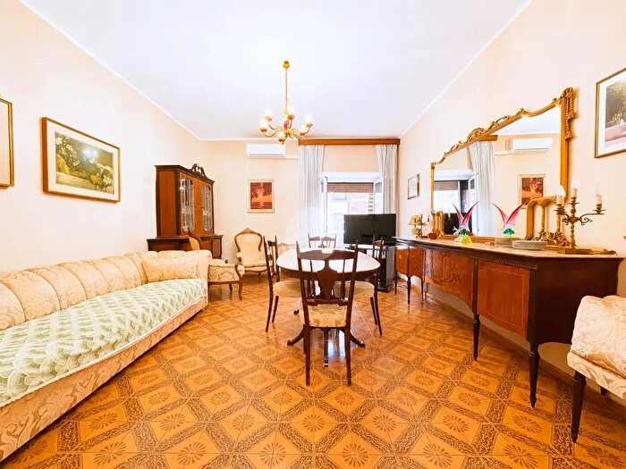Appartamento trilocale in vendita in Via dell'Impruneta, Roma
