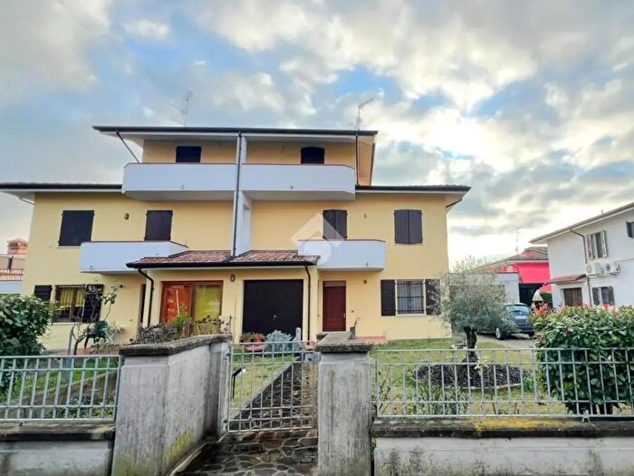 Casa quadrilocale in vendita in Via Zanetta, Gonzaga