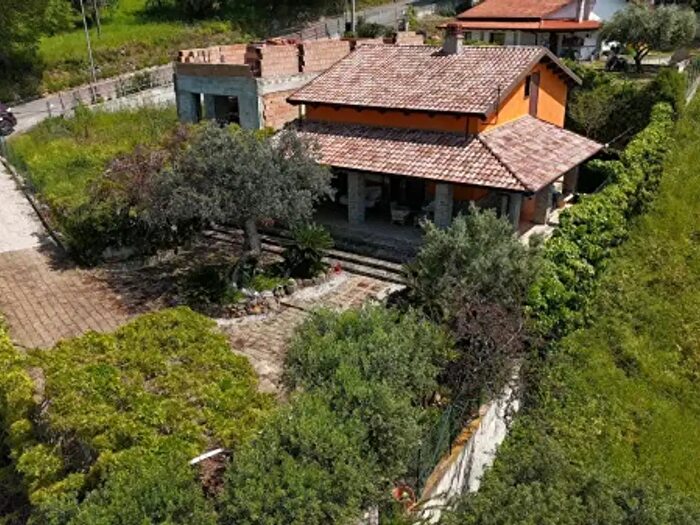 Casa quadrilocale in vendita in Via Piana, Giungano