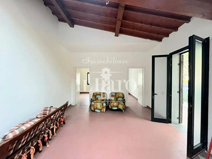 Appartamento trilocale in vendita in Go Foscolo, Campi Bisenzio