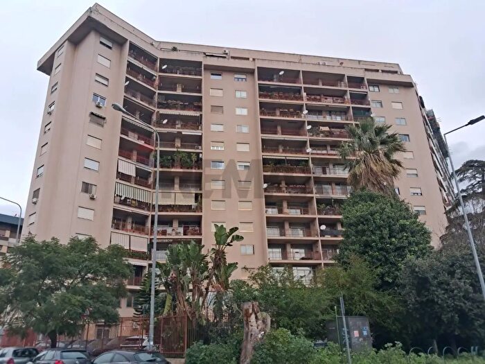 Appartamento con 6 locali in vendita in Via Evangelista di Blasi, Palermo