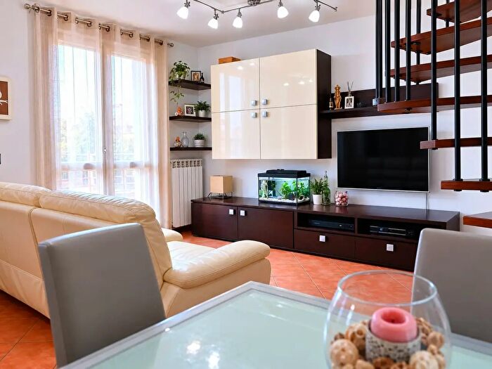 Appartamento trilocale in vendita in Via dell'Isola, Lucca