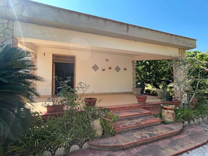 Casa quadrilocale in vendita in Contrada Fraginesi, Castellammare Del Golfo