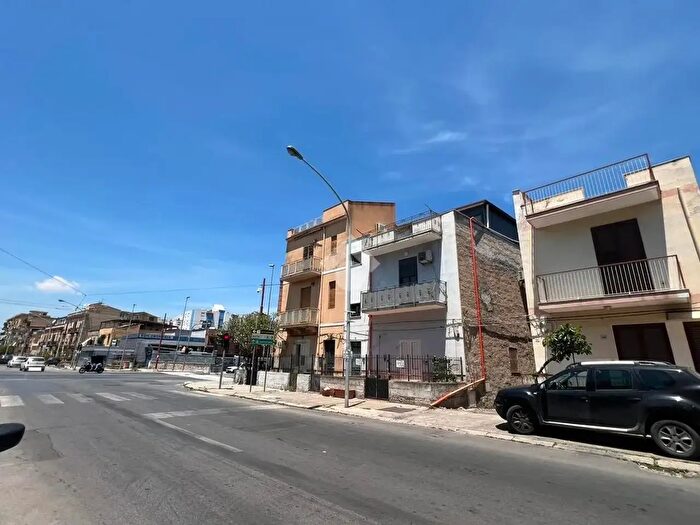 Appartamento quadrilocale in vendita in Via Corso dei Mille, Palermo