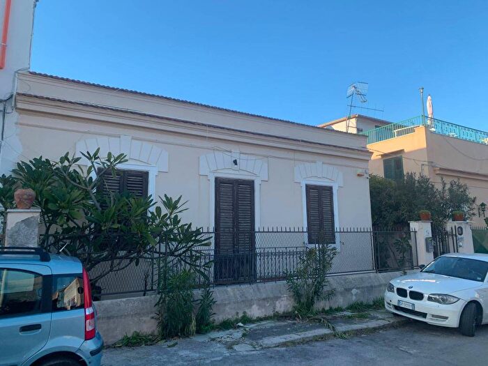 Casa quadrilocale in affitto in Via Nuova Buffa, Mondello Valdesi, Palermo