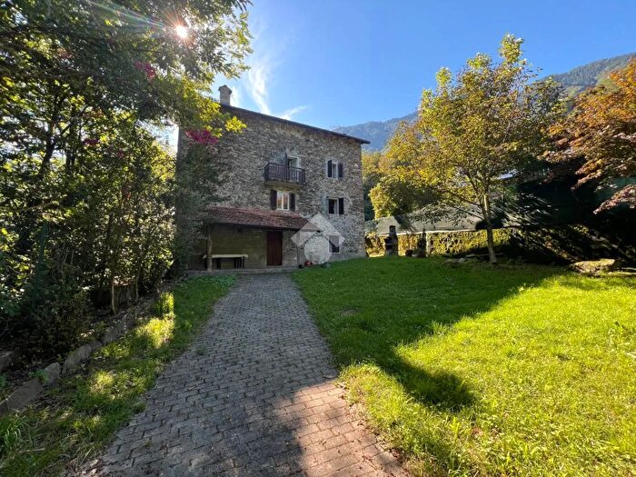 Casa con 5 locali in vendita in Via Cristoforo Colombo, Piantedo