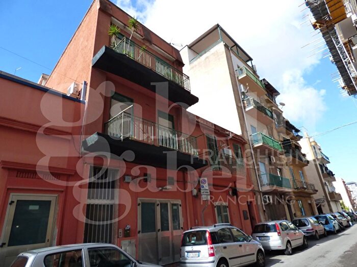 Appartamento con 9 locali in vendita in Via Palchetto a, Palermo