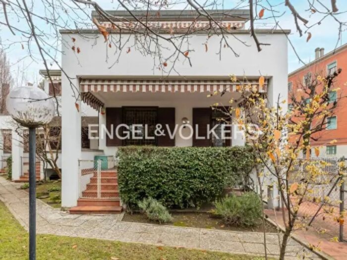 Casa con 6 locali in vendita in Via Michelino, Bologna