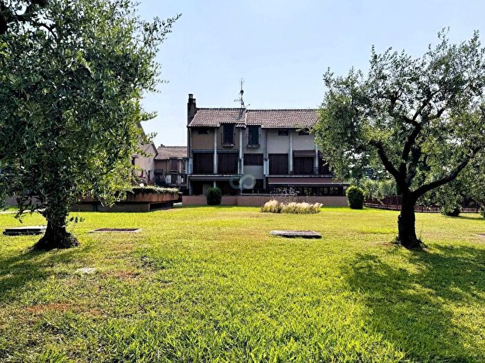 Appartamento trilocale in affitto in Viale Guglielmo Marconi, Centro, Sirmione