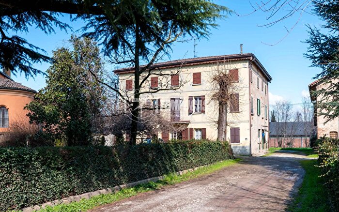 Casa con 8 locali in vendita in Via Camillo Cavour, Cavriago