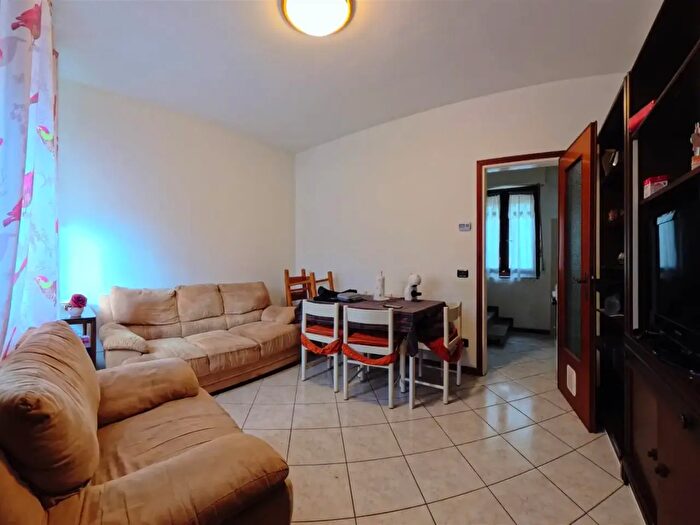 Casa bilocale in vendita in Brembio