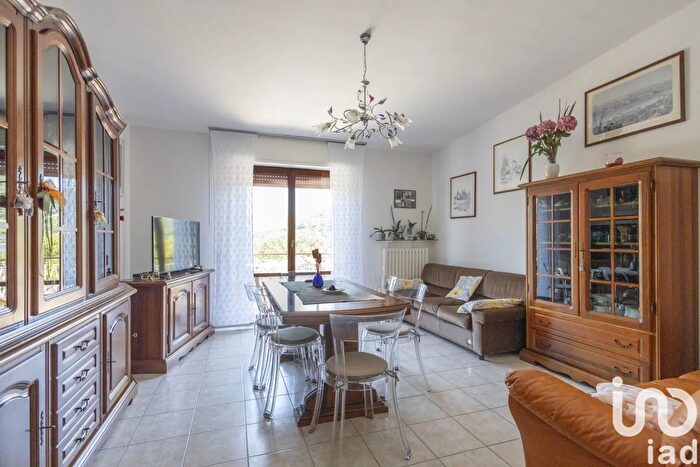 Appartamento con 5 locali in vendita in Via Clementina, Serra San Quirico