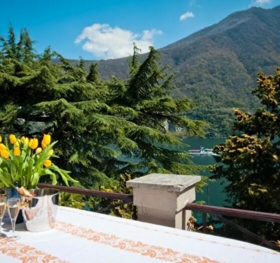 Appartamento con 6 locali in vendita in Lago di Como Como, Argegno