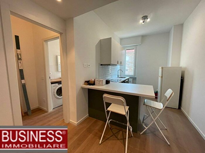 Appartamento bilocale in affitto in Via Saint Bon, Inganni, Milano