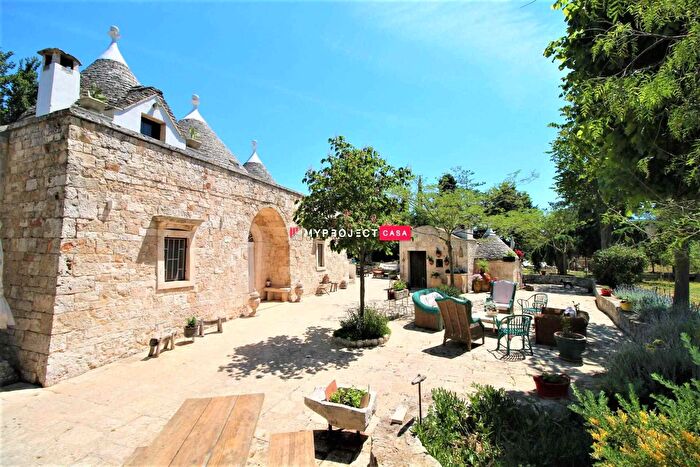 Casa con 8 locali in vendita in Locorotondo