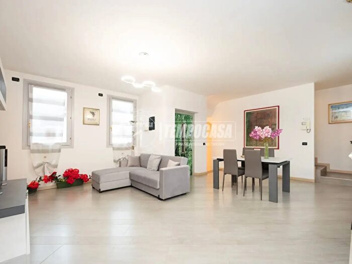 Casa quadrilocale in vendita in Via SantAmbrogio, Melzo