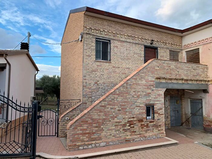 Casa con 10 locali in vendita in Strada Fagnani Snc, Citta' Sant'Angelo