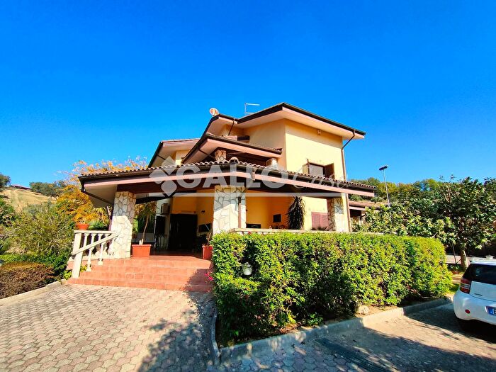 Casa con 13 locali in vendita in Via Grancida Montalto Uffugo, Montalto Uffugo