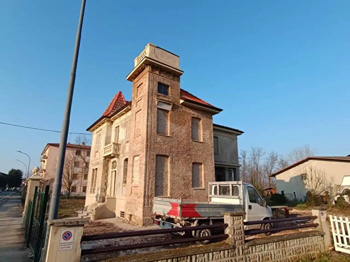 Casa con 7 locali in vendita in Caorso