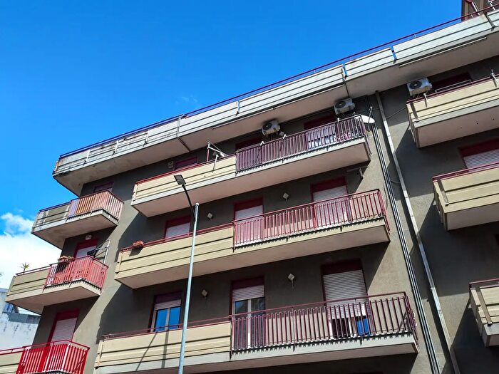 Appartamento con 5 locali in vendita in Via Dottor Giovanni Chiarenza b, Aci Catena