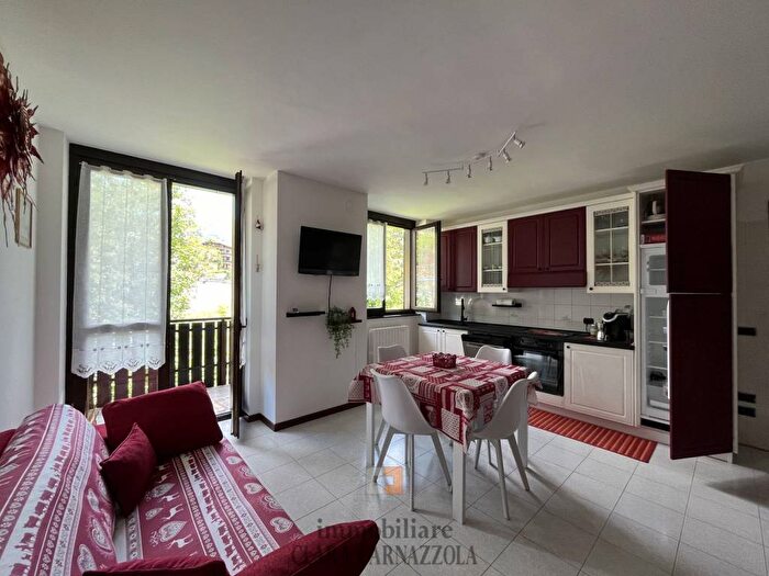 Appartamento trilocale in affitto in Via Monte Palino, Centro, Caspoggio