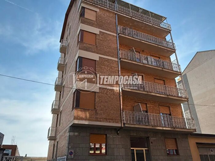 Appartamento trilocale in vendita in Via Challant, Torino