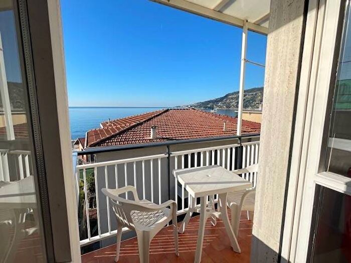 Appartamento trilocale in affitto in Via Luigi Isnart, Ospedaletti