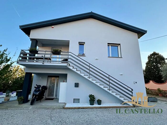 Casa quadrilocale in vendita in Sanfatucchio, Castiglione Del Lago