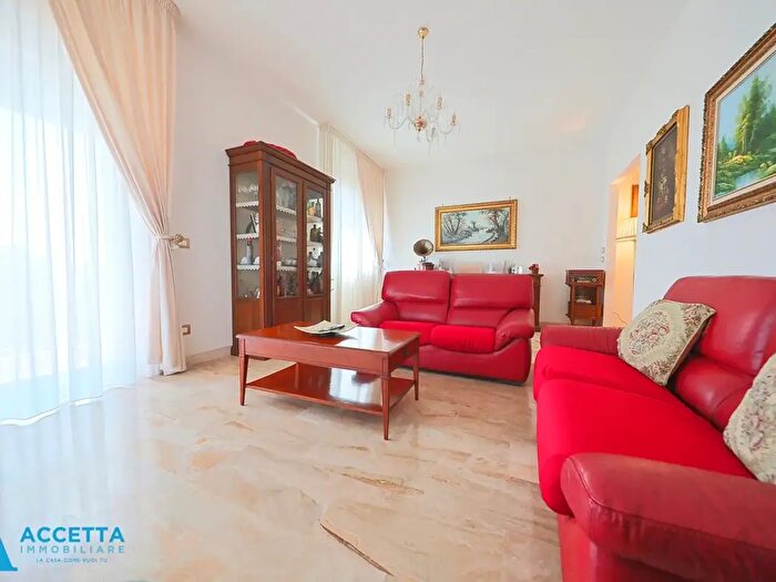 Appartamento con 5 locali in vendita in Via Plinio, Taranto