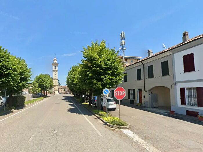 Appartamento trilocale in affitto in Via Corti, Rovescala