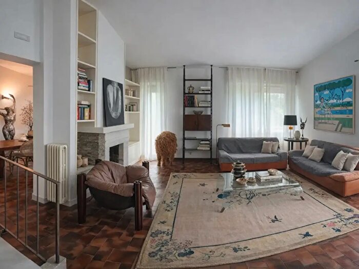 Casa con 8 locali in vendita in Via Sarzanese, Camaiore
