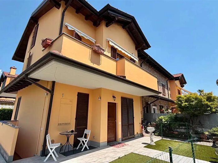 Appartamento quadrilocale in vendita in Via Monte San Michele, Madone