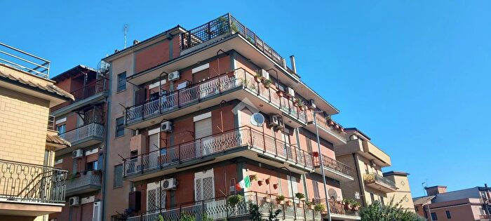 Appartamento trilocale in vendita in Via Giovanni Caproni, Roma