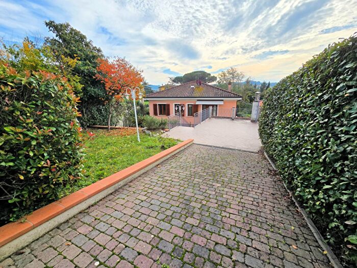 Casa con 5 locali in vendita in Montopoli In Val DArno