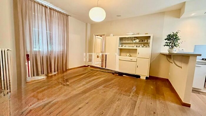 Appartamento trilocale in vendita in Via Busdraghi, Lucca