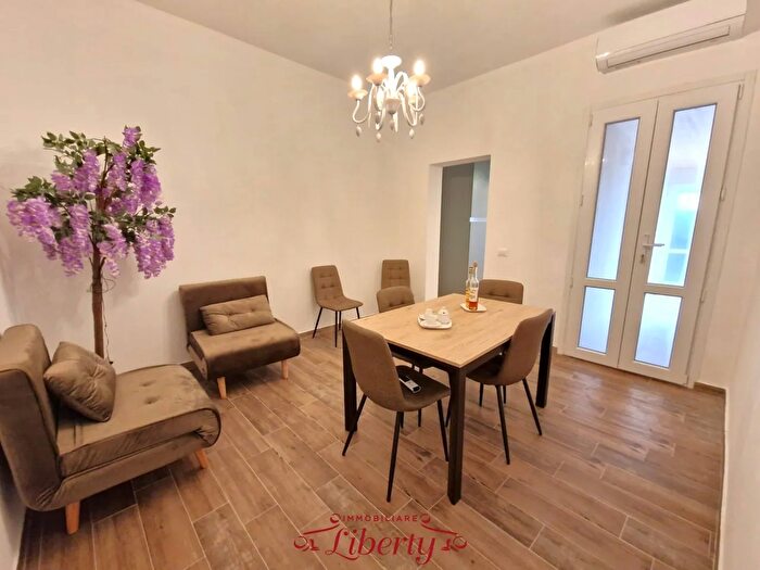 Appartamento con 5 locali in vendita in Viareggio