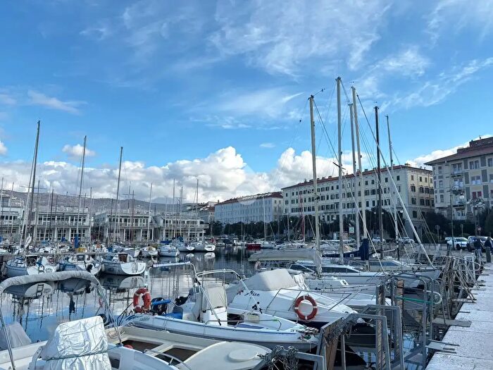 Appartamento bilocale in vendita in Via di Campo Marzio, Trieste