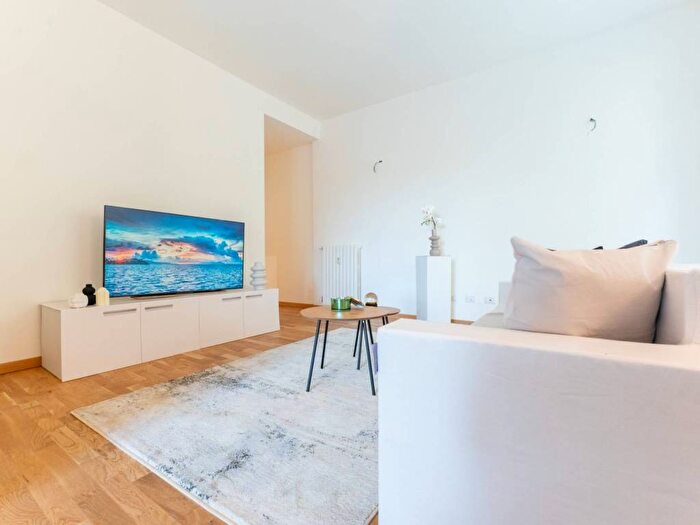 Appartamento trilocale in affitto in Via Giuseppe Compagnoni, Plebisciti Susa, Milano